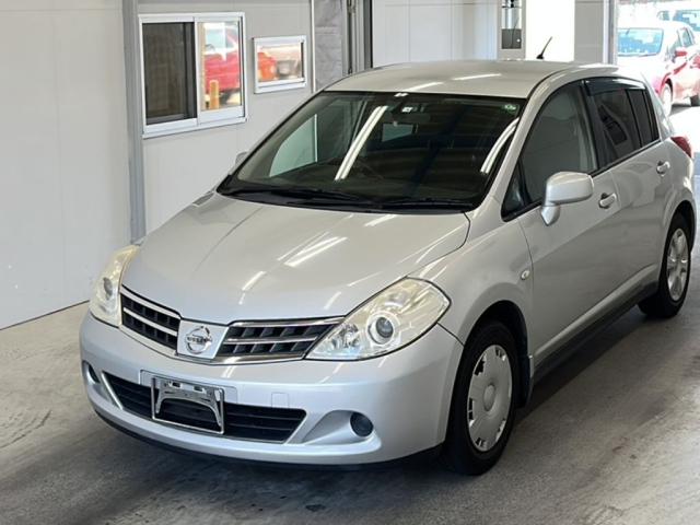 NISSAN TIIDA