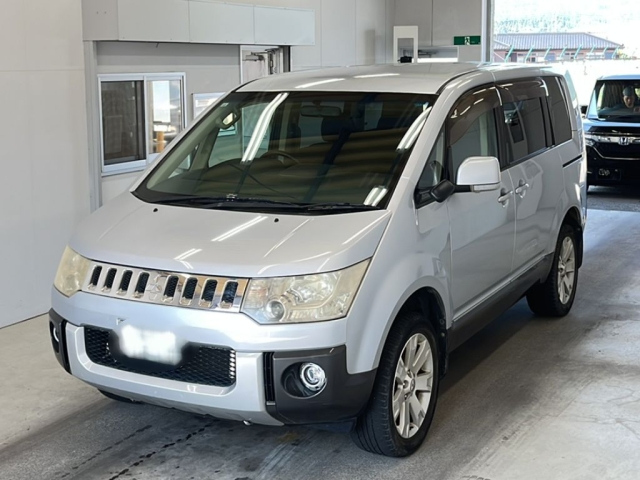 MITSUBISHI DELICA D5 2009
