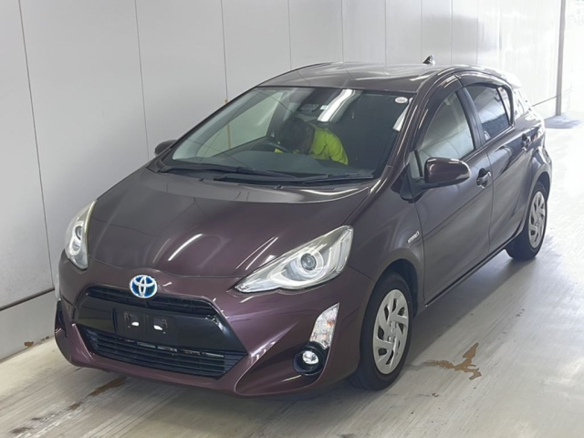 TOYOTA AQUA 2016