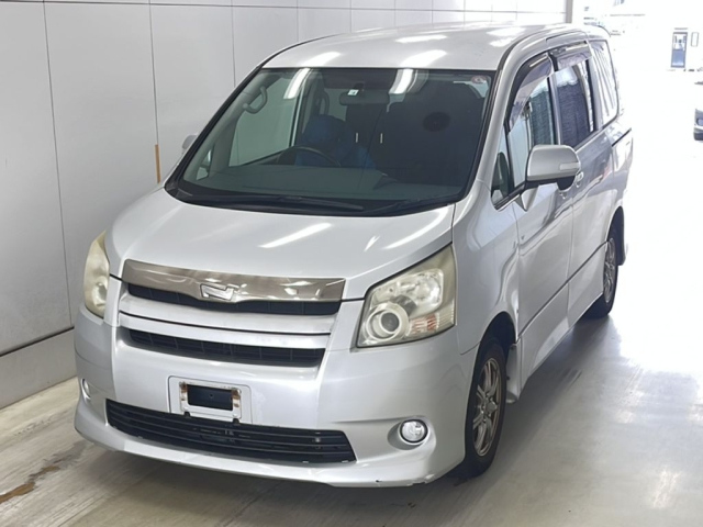 TOYOTA NOAH 2008