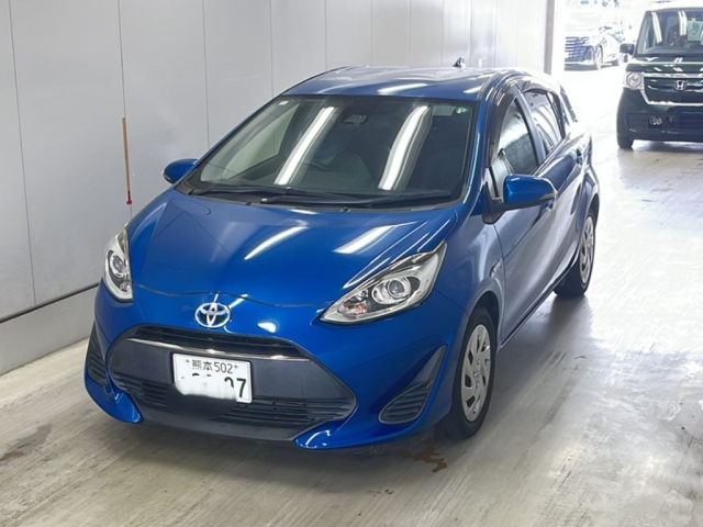 TOYOTA AQUA 2017