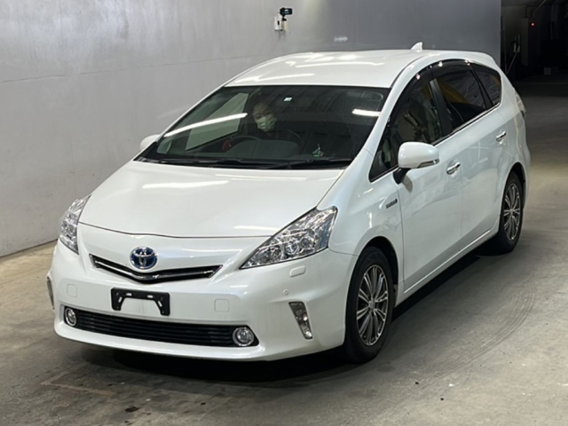 TOYOTA PRIUS ALPHA 2014