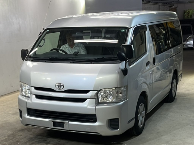 TOYOTA HIACE 2015