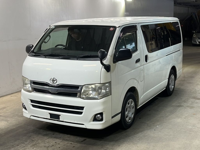 TOYOTA HIACE VAN 2011