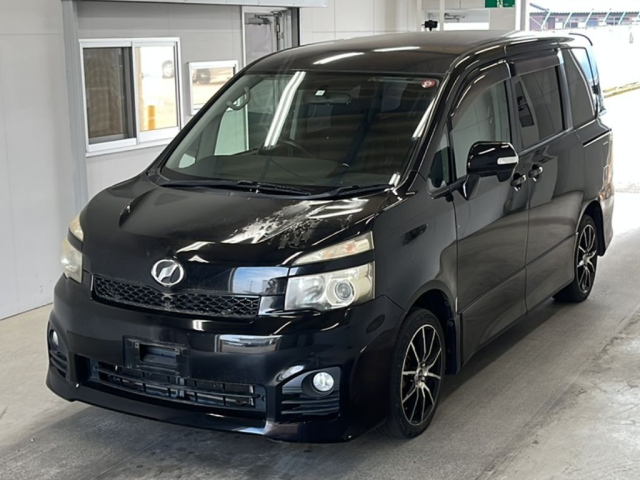 TOYOTA VOXY 2010