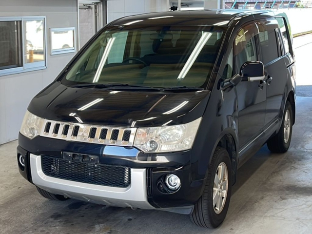MITSUBISHI DELICA D5 2009