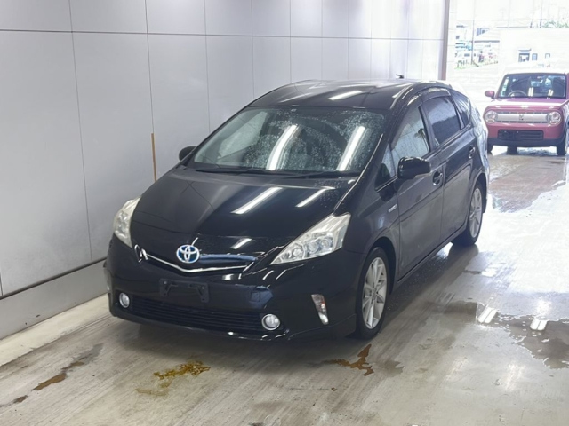 TOYOTA PRIUS ALPHA 2012