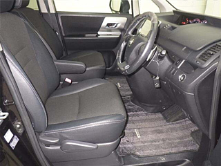 TOYOTA VOXY 2013