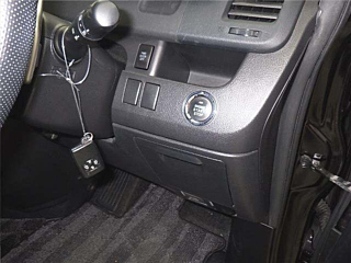 TOYOTA VOXY 2013