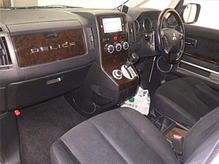 MITSUBISHI DELICA D5 2016