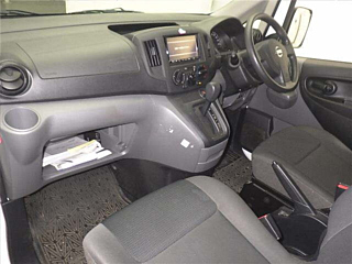 NISSAN NV200 2020