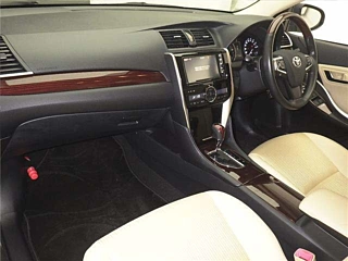 TOYOTA PREMIO 2019