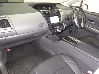 TOYOTA PRIUS ALPHA 2011