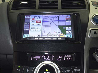 TOYOTA PRIUS ALPHA 2011