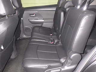 TOYOTA PRIUS ALPHA 2011