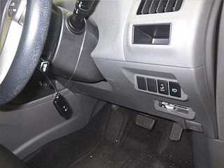 TOYOTA PRIUS ALPHA 2011