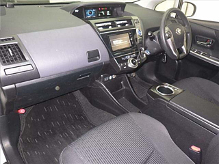 TOYOTA PRIUS ALPHA 2016