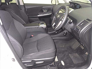 TOYOTA PRIUS ALPHA 2016