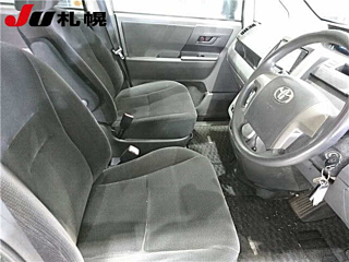 TOYOTA VOXY 2008