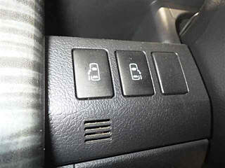 TOYOTA NOAH 2010