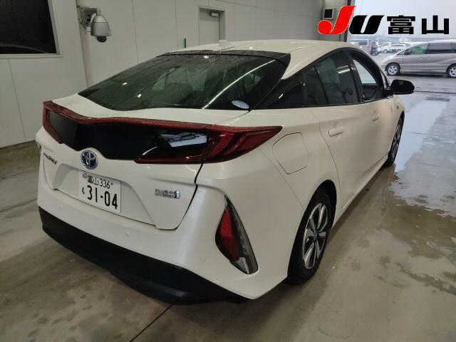 TOYOTA PRIUS PHV 2021