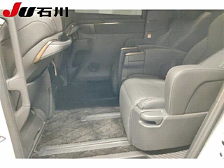 TOYOTA ALPHARD 2024