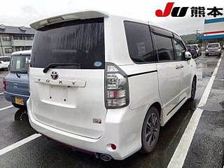 TOYOTA VOXY 2012