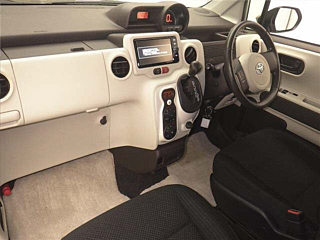 TOYOTA PORTE 2016