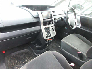 TOYOTA NOAH 2011