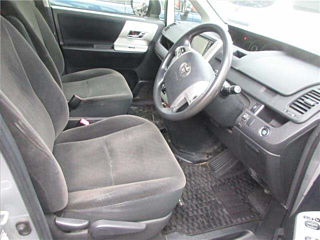 TOYOTA NOAH 2011