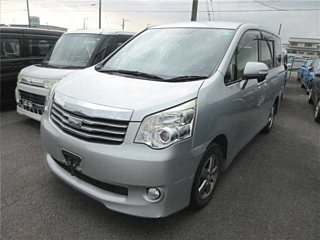 TOYOTA NOAH 2011