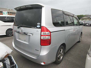 TOYOTA NOAH 2011