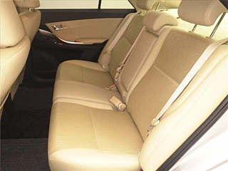 TOYOTA PREMIO 2016