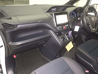 TOYOTA NOAH 2016