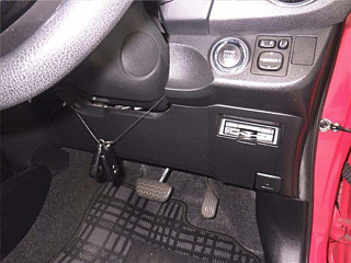 TOYOTA VITZ 2016