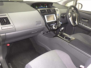 TOYOTA PRIUS ALPHA 2013