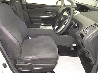 TOYOTA PRIUS ALPHA 2013