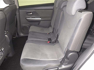 TOYOTA PRIUS ALPHA 2013
