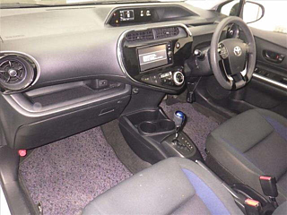 TOYOTA AQUA 2017
