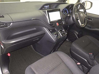 TOYOTA VOXY 2014