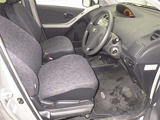 TOYOTA VITZ 2010