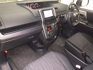 TOYOTA VOXY 2012