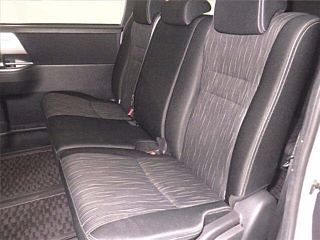 TOYOTA VOXY 2012