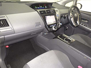 TOYOTA PRIUS ALPHA 2014