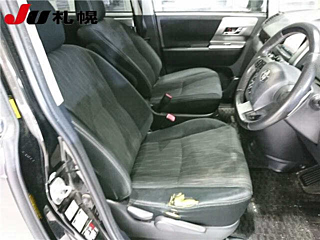 TOYOTA VOXY 2012