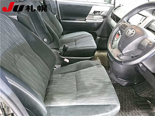 TOYOTA VOXY 2012