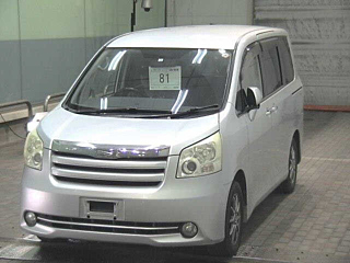 TOYOTA NOAH 2010