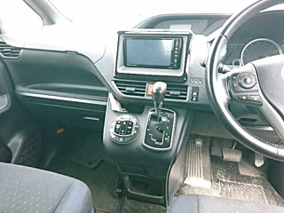 TOYOTA VOXY 2014