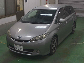 TOYOTA WISH 2011