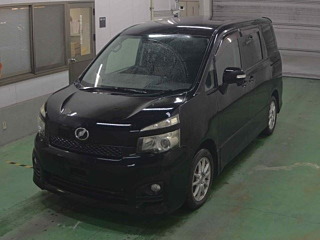 TOYOTA VOXY 2010